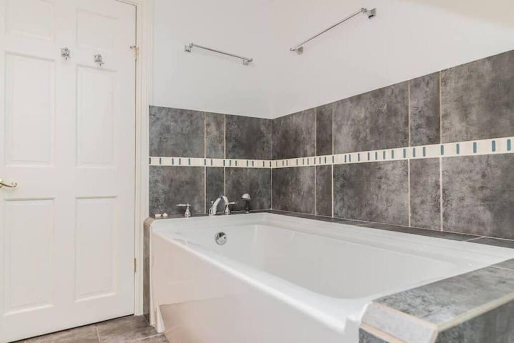 North House - Mtl Artist Loft - Champs Apartment มอนทรีอัล ภายนอก รูปภาพ