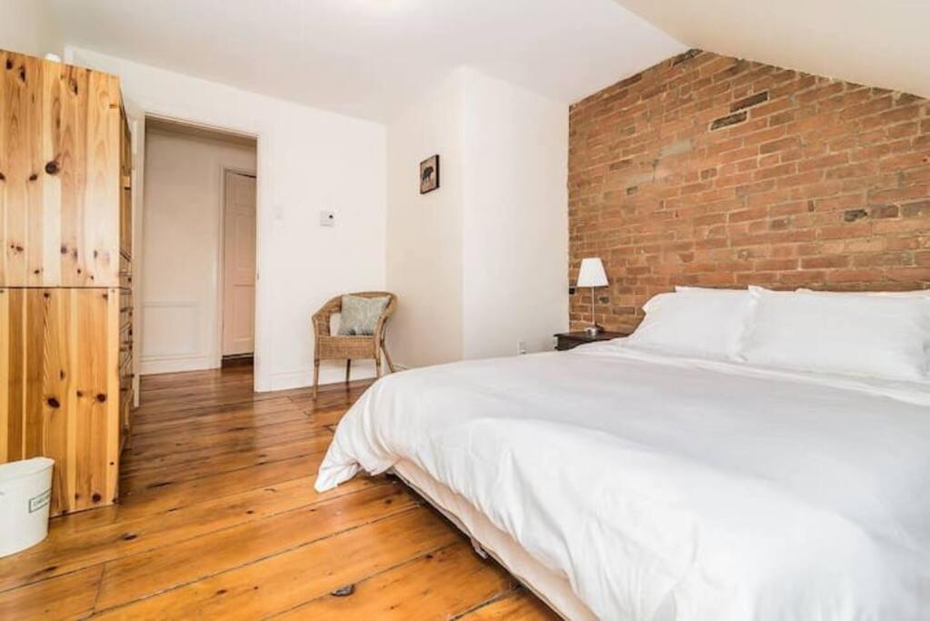 North House - Mtl Artist Loft - Champs Apartment มอนทรีอัล ภายนอก รูปภาพ